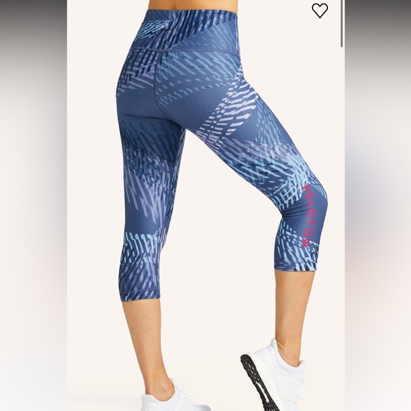 Peloton Blue Patterned Leggings and Top Set - Picture 12 of 12